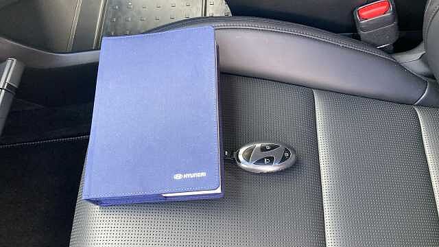 Hyundai SANTA FE 1.6 TGDi PHEV Calligraphy 5dr 4WD Auto [6 Seats] Estate Typhoon Silver - Metallic